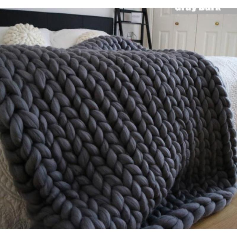 Chunky Knit Cozy Blanket – Premium Thick Weave Throw